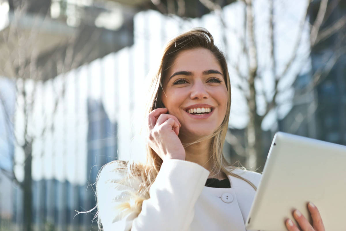 Glückliche Frau am Telefon Glückliche Frau am Telefon